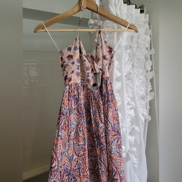 the halter dress - Picture 4 of 6